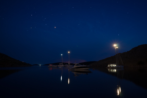 Segelurlaub Bucht mit Sternenhimmel