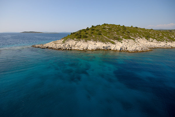 Insel in Kroatien und glasklares Meer
