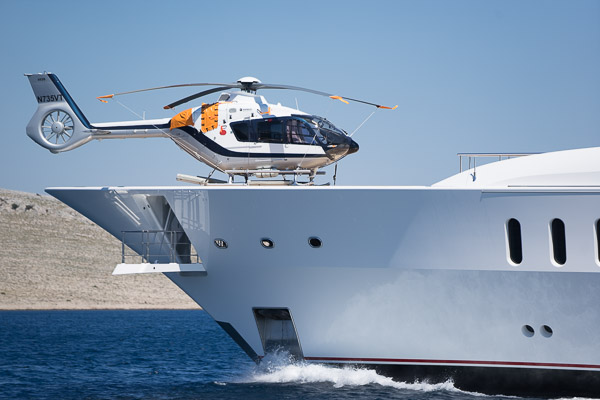 Superyacht mit Helikopter - Kornaten
